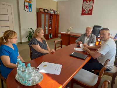 Będzie nowe ogrodzenie i alejki na zabytkowym cmentarzu w Osinie