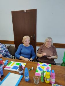 Dzisiaj w&nbsp;Centrum Aktywności i&nbsp;Wolontariatu Seniorów w&nbsp;Osinie było bardzo kreatywnie 